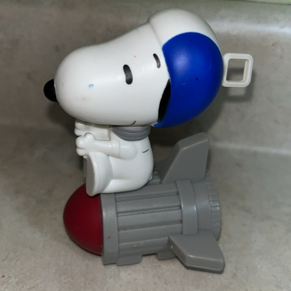 2018 MCDONALDS TOY COLLECTIBLE SNOOPY ON A SPACE ROCKET COLLECTORS - Picture 2 of 5